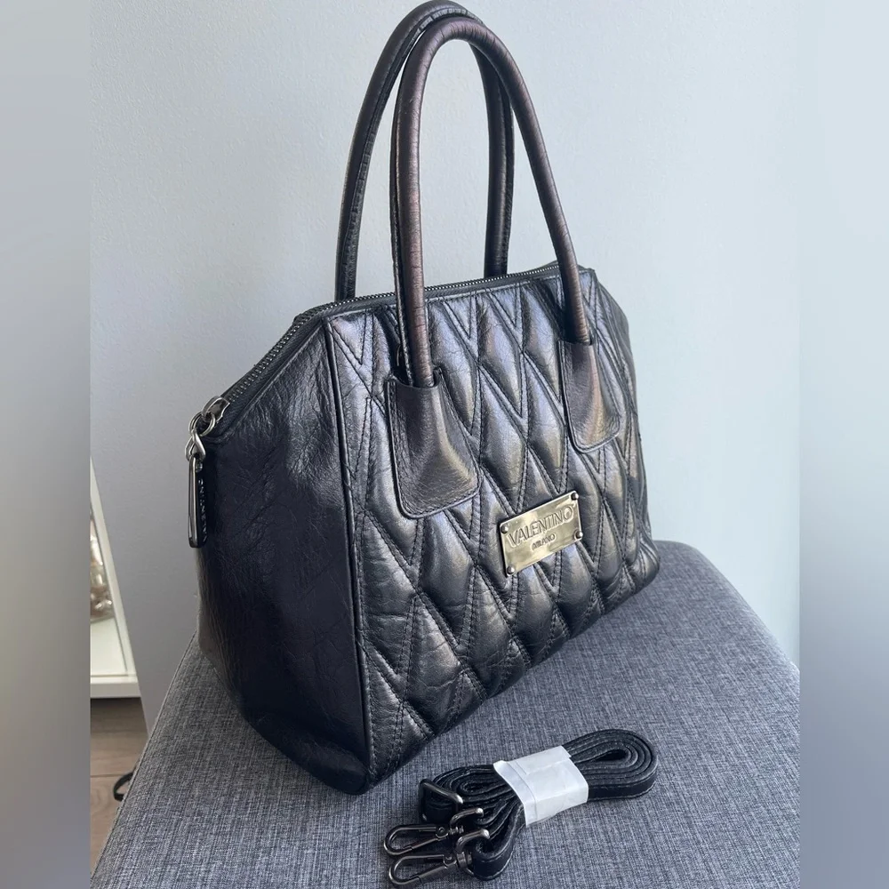 ❗️SOLD❗️ VALENTINO Diamond GIGI Satchel Bag - Picture 3 of 13